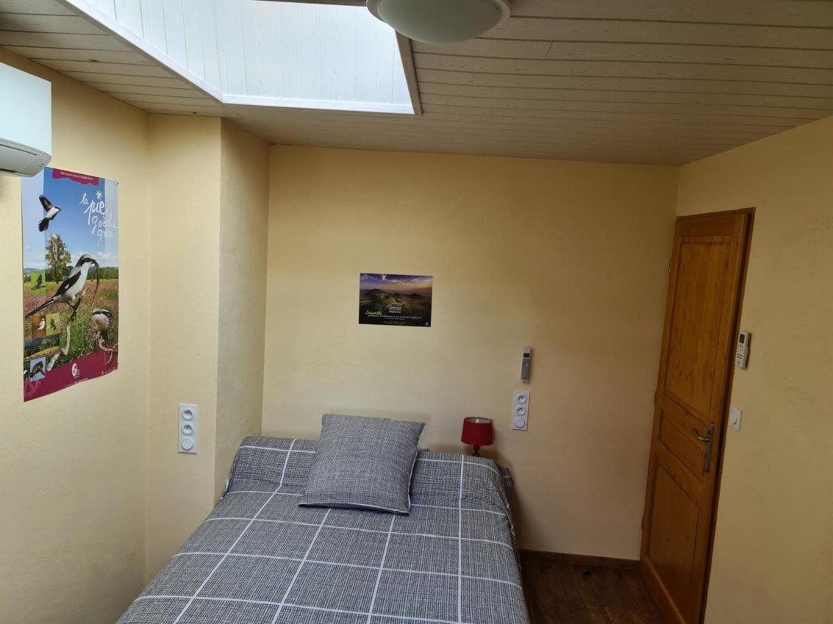 Gite Chez Tiane Saint-Flour-L'Etang Kültér fotó