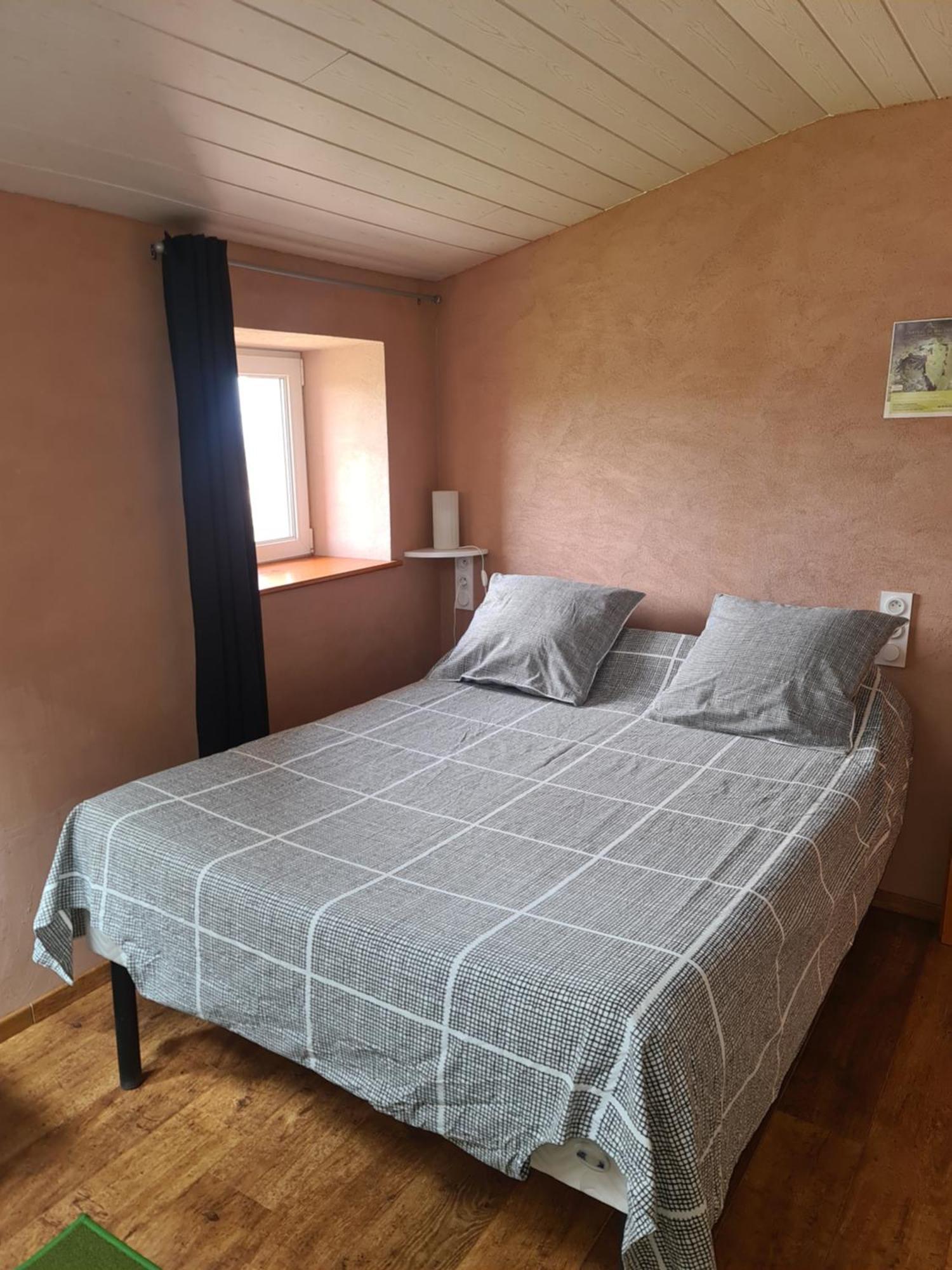 Gite Chez Tiane Saint-Flour-L'Etang Kültér fotó